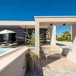 M Villa *