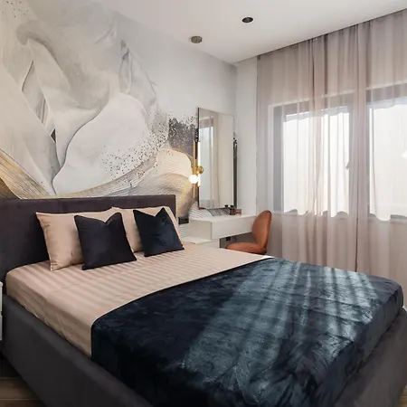 M Villa *