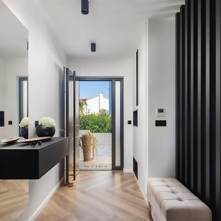 M Villa *