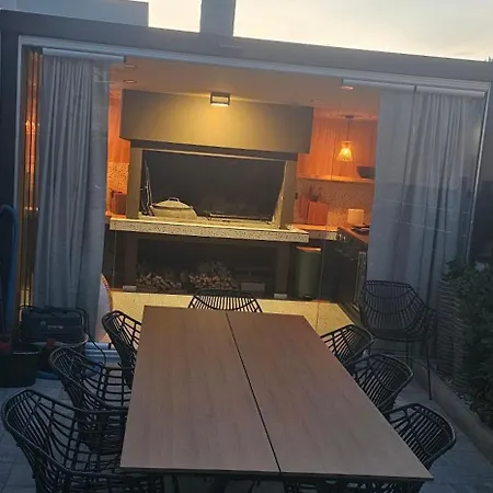 M Villa *